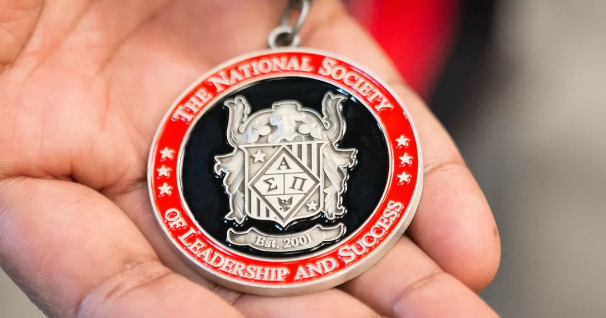 Kalung Medali Wisuda
