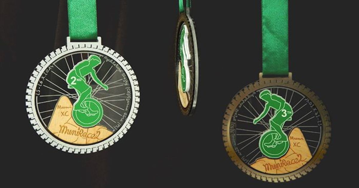 Kombinasi Bahan Medali Wisuda