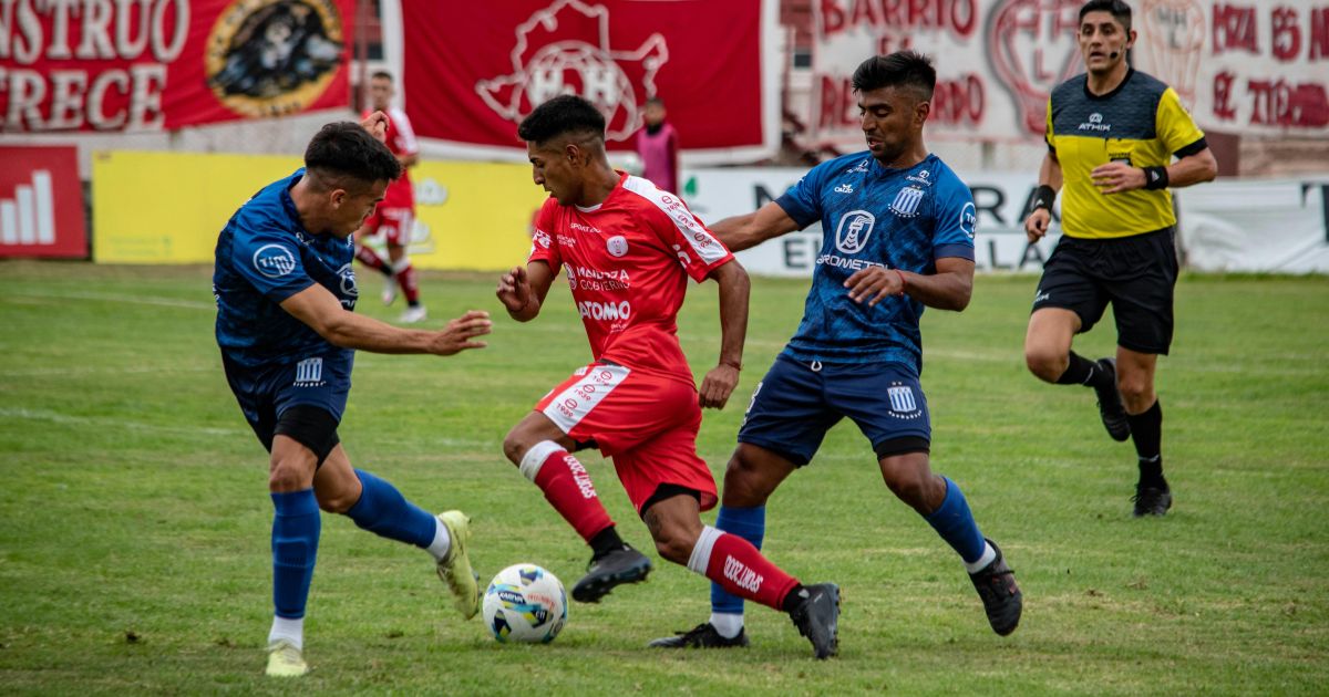 Menyelenggarakan Turnamen untuk Sepak Bola